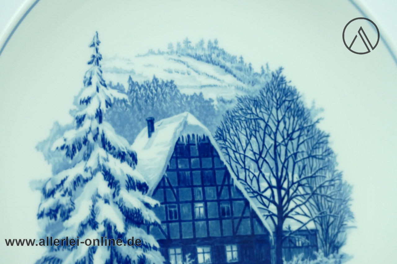 Meissen Porzellan Weihnachtsteller | Wandteller | Fachwerkhaus am Wald - Winterlandschaft / 1963 Meissen Porzellan Weihnachtsteller | Wandteller | Fachwerkhaus am Wald - Winterlandschaft / 1963