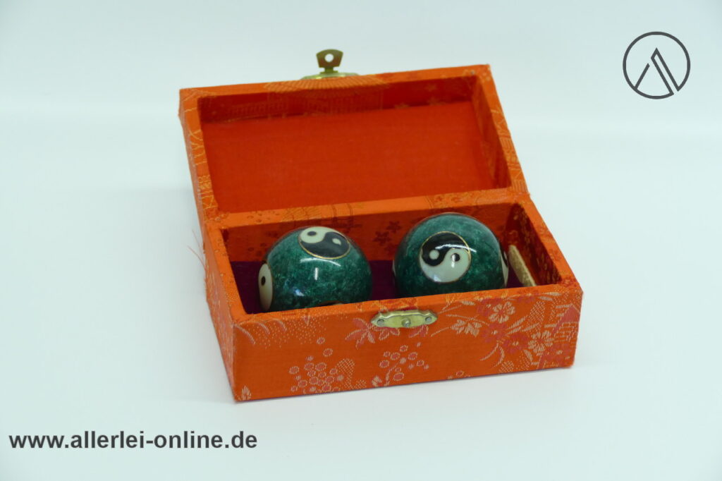 Chinesische Yin Yang Kugeln | Qigongkugeln - Klangkugeln ,emailliert mit Schatulle