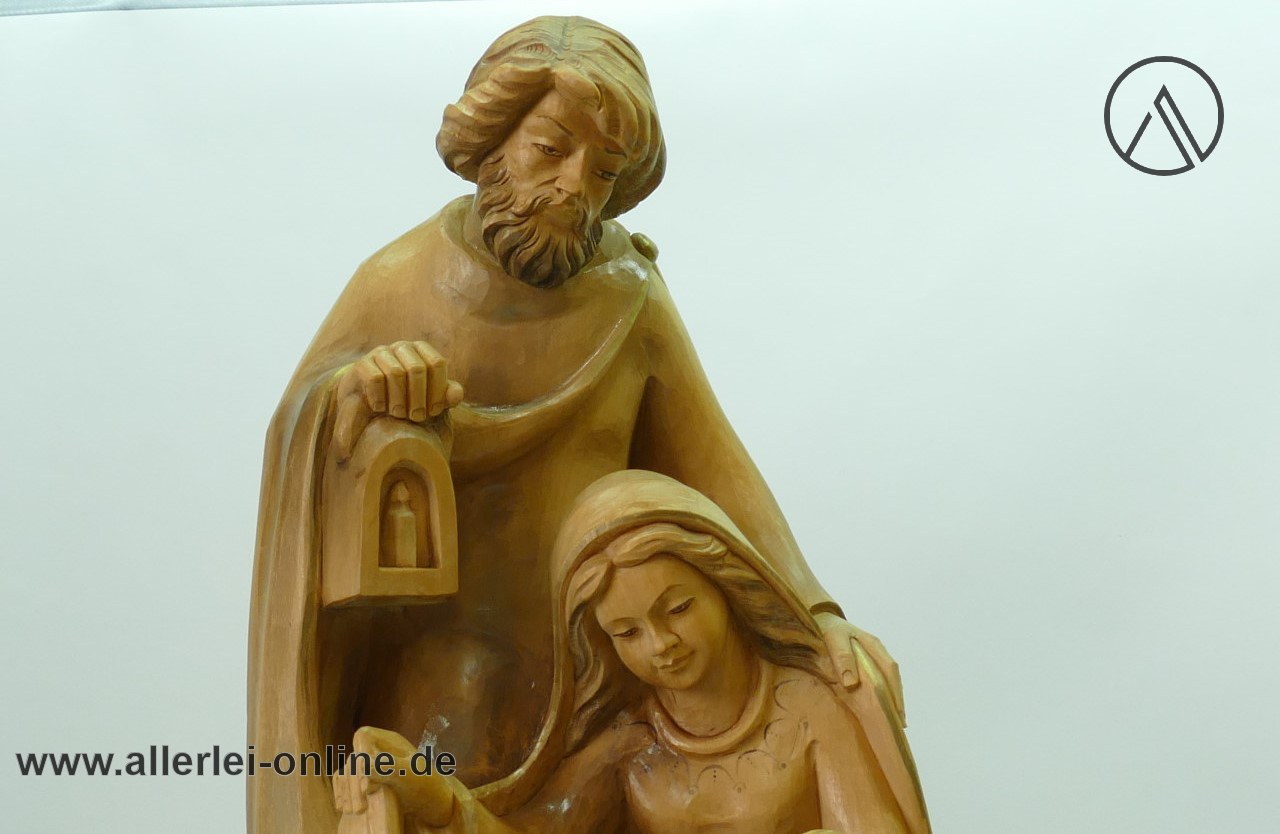 Heilige Familie Holzkrippe 45 cm | Maria, Josef und Jesuskind | Handgeschnitzte Lindenholz Holzskulptur im Allerlei Online Shop Heilige Familie Holzkrippe 45 cm | Maria, Josef und Jesuskind | Handgeschnitzte Lindenholz Holzskulptur im Allerlei Online Shop