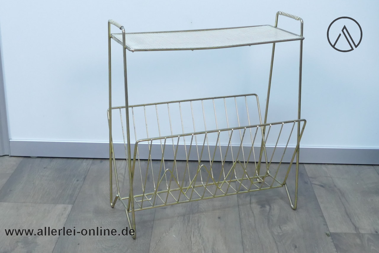 Zeitschriftenhalter - Magazinständer | Mid Century 50er Jahre Zeitungsständer mit Lochblech-Ablage und zwei umwickelten Tragegriffen Zeitschriftenhalter - Magazinständer | Mid Century 50er Jahre Zeitungsständer mit Lochblech-Ablage und zwei umwickelten Tragegriffen