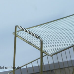 Zeitschriftenständer - Magazinständer | Mid Century 50er Jahre Zeitungsständer mit Lochblech-Ablage und zwei umwickelten Tragegriffen