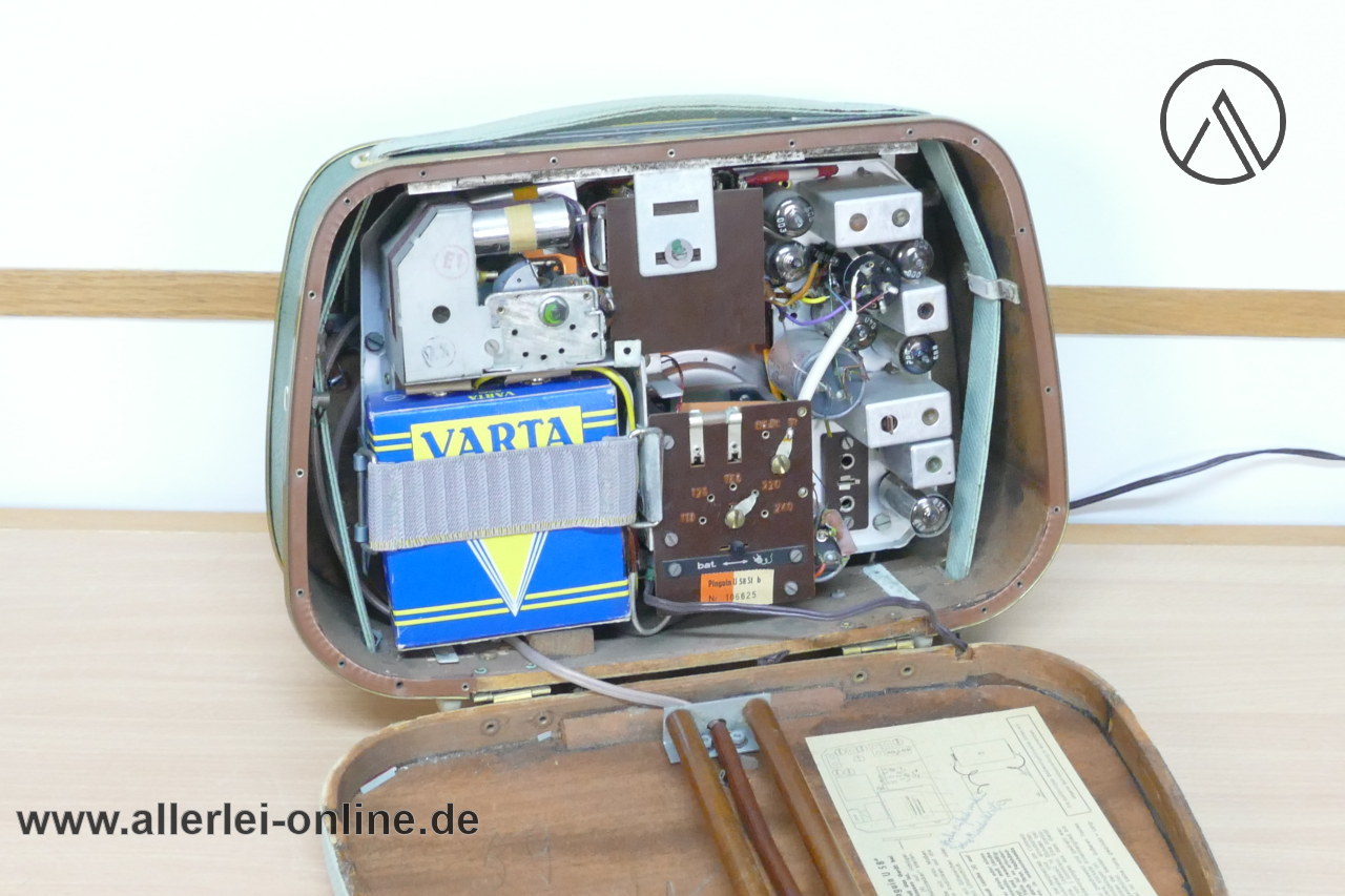 Akkord Pinguin U58 Radio | Kofferradio | FM, LW, UKW Radio | 50er Jahre Röhrenradio innen Akkord Pinguin U58 Radio | Kofferradio | FM, LW, UKW Radio | 50er Jahre Röhrenradio innen