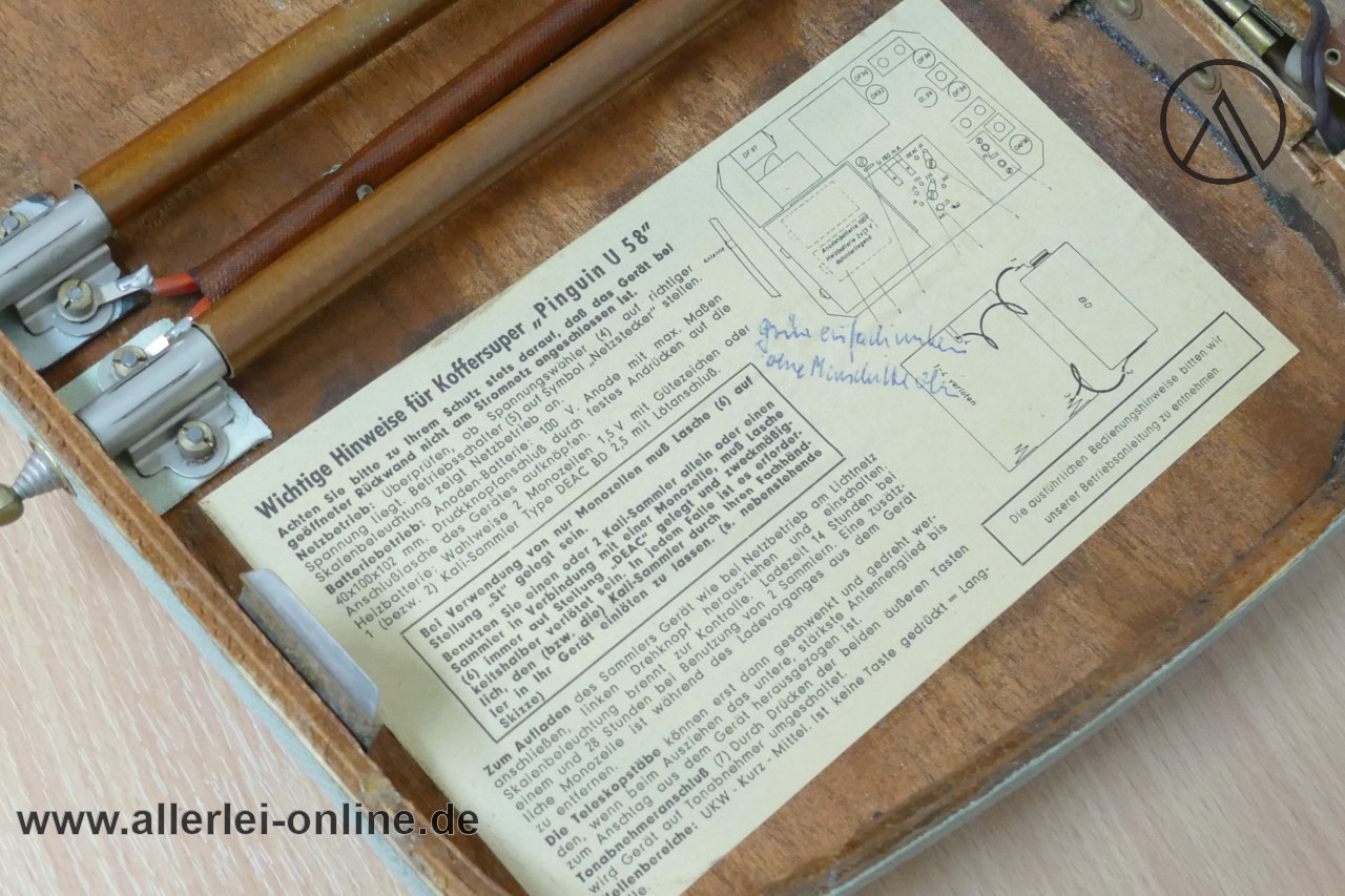 Akkord Pinguin U58 Radio | Kofferradio | FM, LW, UKW Radio | 50er Jahre Röhrenradio Typenschild Akkord Pinguin U58 Radio | Kofferradio | FM, LW, UKW Radio | 50er Jahre Röhrenradio Typenschild