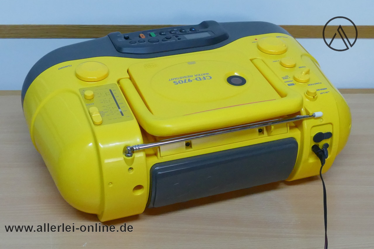 Sony CFD-970S Sports Radio / CD-Player / Cassette Recorder | AM/FM Radio | Vintage Ghettoblaster Made in Japan rear Sony CFD-970S Sports Radio / CD-Player / Cassette Recorder | AM/FM Radio | Vintage Ghettoblaster Made in Japan rear