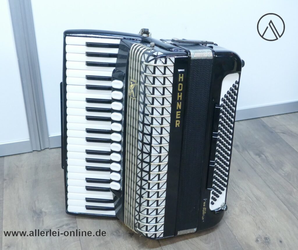 Hohner Atlantic IV N de Luxe Akkordeon | 120 Bässe | schwarz/weiß mit Transport-Koffer