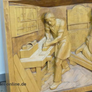Michael Haimerl Bischofsmais | Großes handgeschnitztes Holzrelief mit Handwerker Motiv