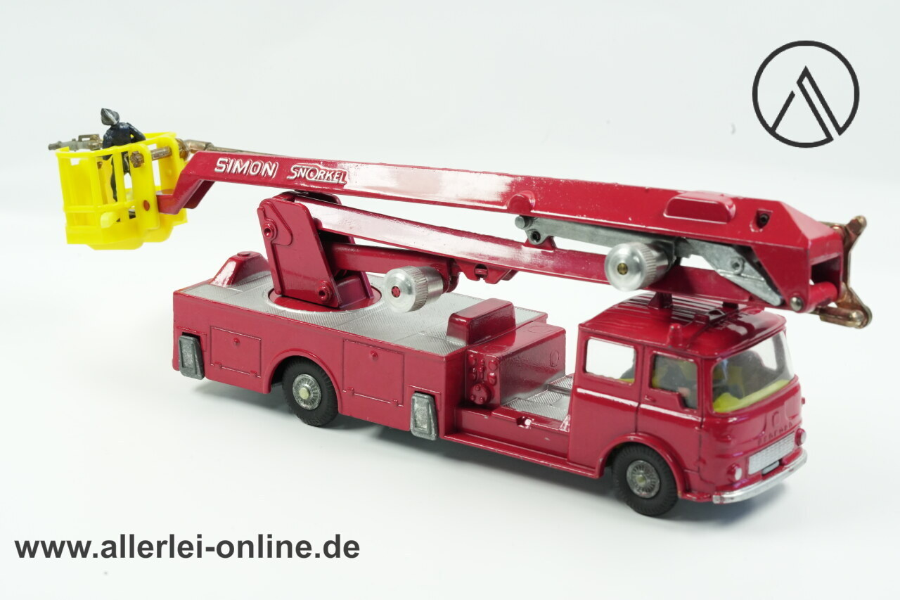 Corgi Major 1127 Simon Snorkel Fire Engine