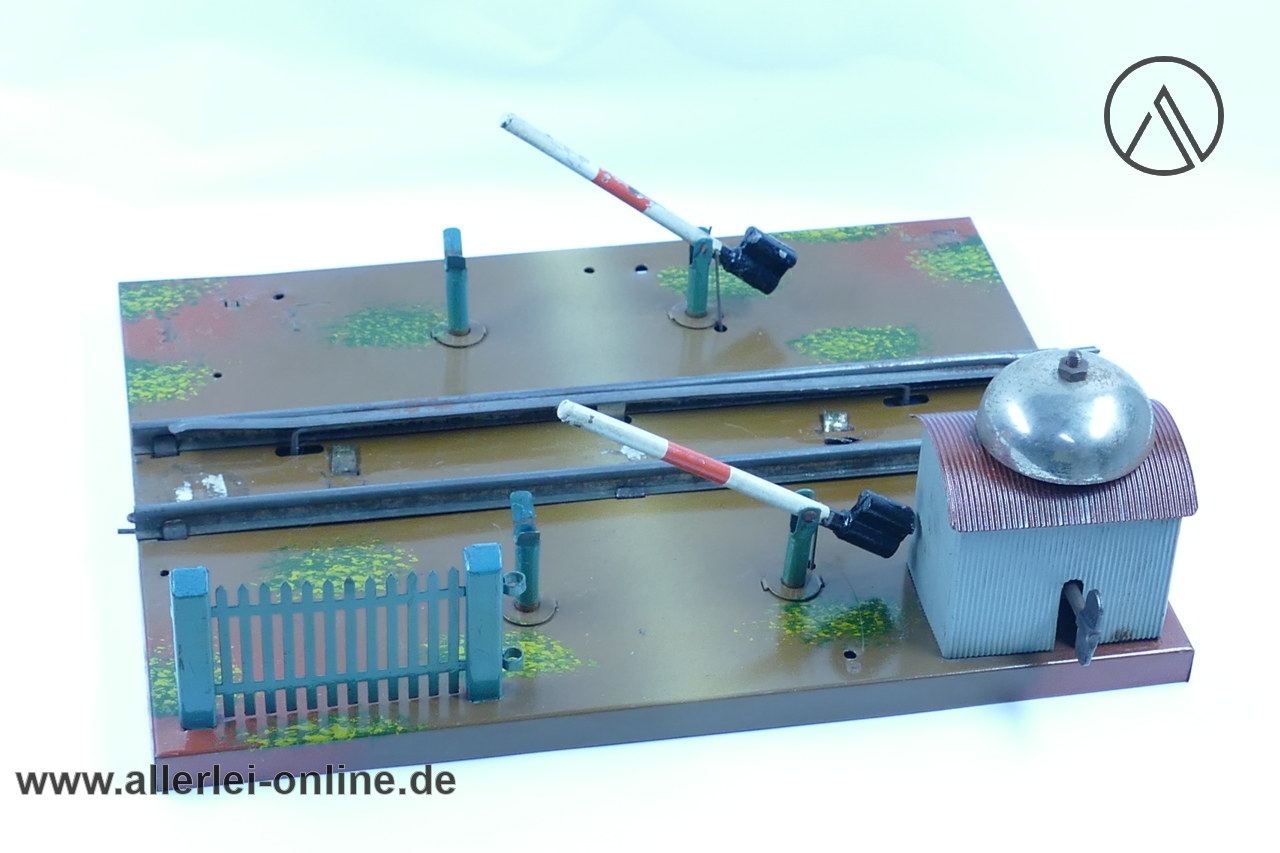 Märklin Spur 0 Bahnübergang mit Uhrwerk Glocke - Läutewerk - Vorkrieg Blech Gebäude