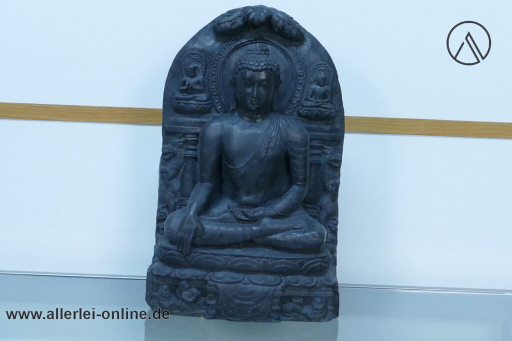 Buddha-Figur aus Kunststein | Steinskulptur des Buddha Shakyamuni 40 x 24 cm