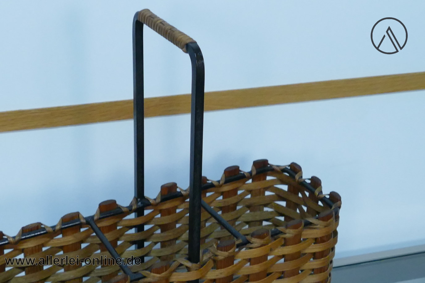 Vintage String Design Flaschenkorb | Flaschenhalter Korb mit Geflecht aus Holzfurnier | Mid Century 50-60er Jahre Designklassiker Vintage String Design Flaschenkorb | Flaschenhalter Korb mit Geflecht aus Holzfurnier | Mid Century 50-60er Jahre Designklassiker