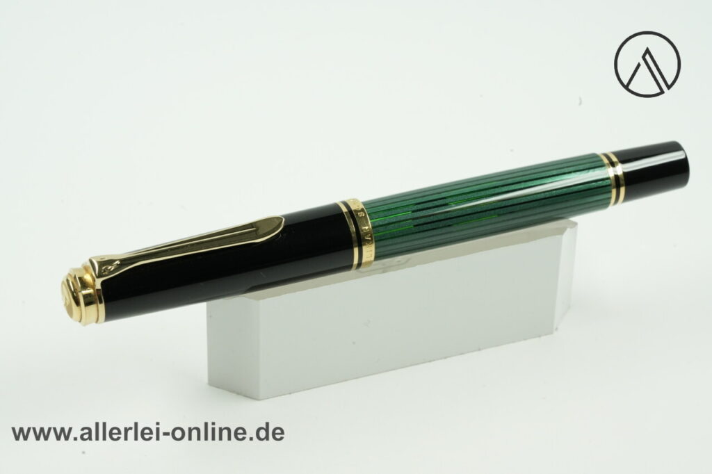 Pelikan Souverän M600 Füllhalter | Kolbenfüller 14K/585 Goldfeder "M"|  schwarz-grün gestreift mit vergoldeten Zierelementen
