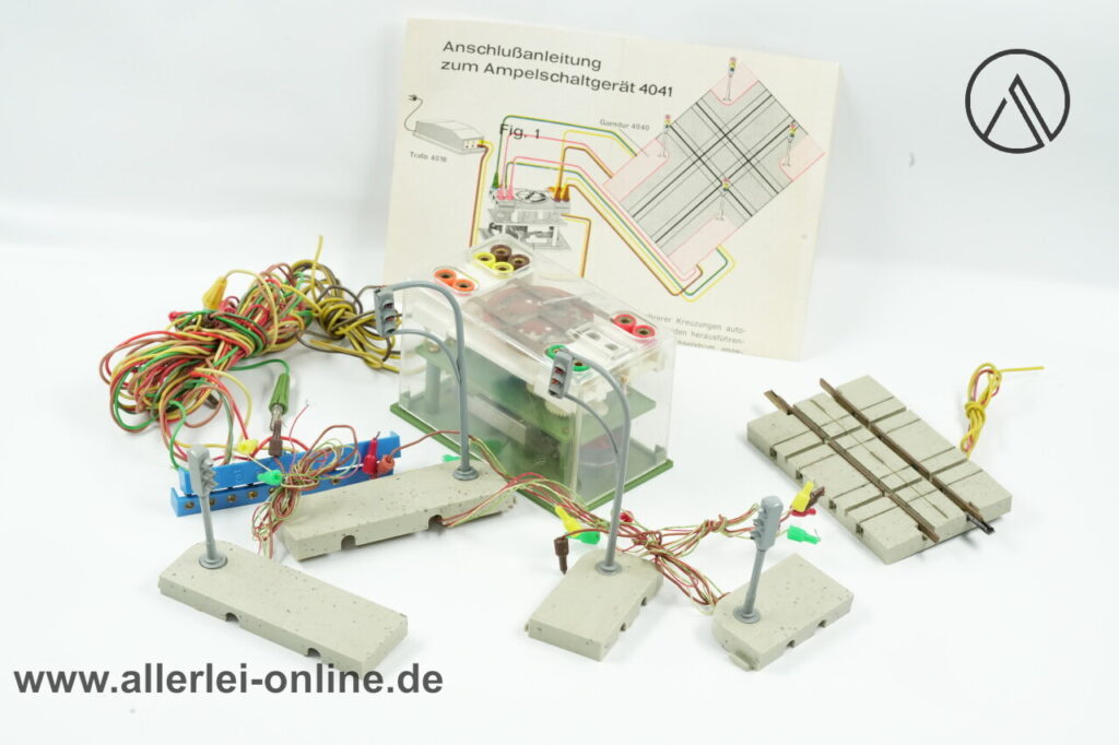 Faller AMS Ampelanlage | Ampelschaltgerät mit Ampeln und Bodengarnitur