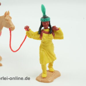 Timpo Toys | Travois mit Indianerin (Pferd beige, Gepäck blau Geschirr rot) | Vintage Timpo Toys Steckfigur 1
