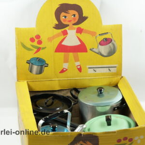 Kinder - Kochgeschirr - Set aus Blech | Puppenzubehör | Töpfe, Stieltopf, Wasserkessel in OVP 1