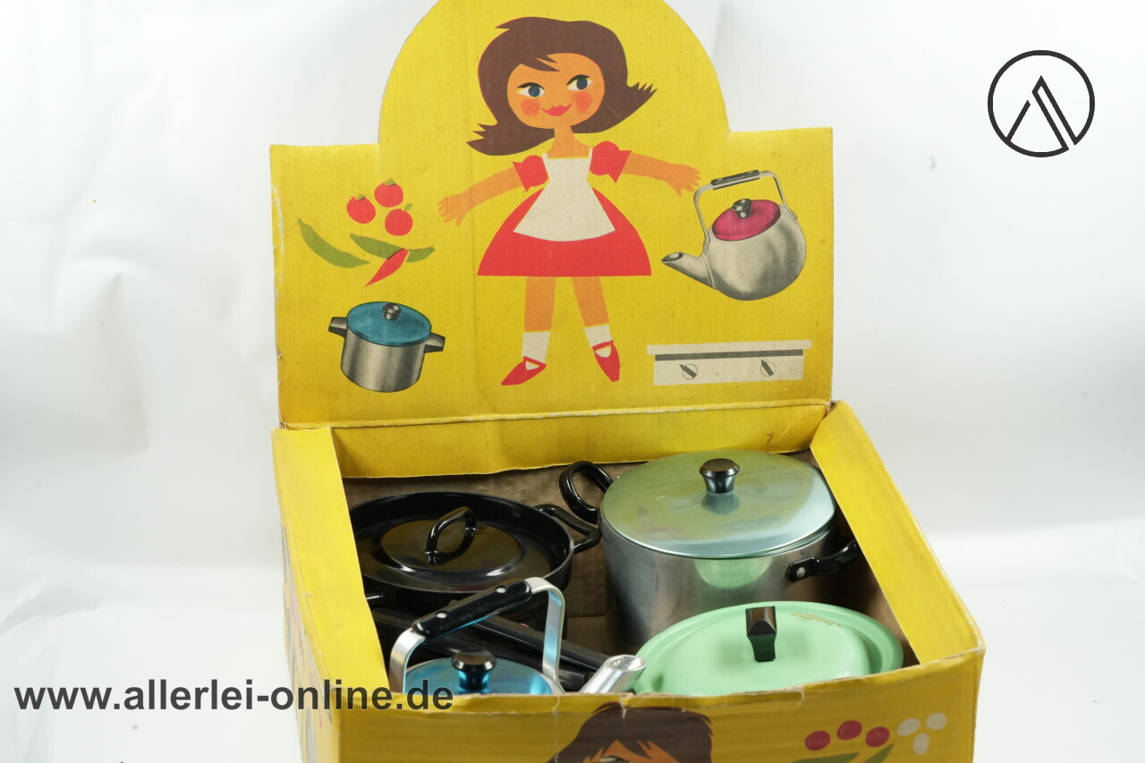 Kinder - Kochgeschirr - Set aus Blech | Puppenzubehör | Töpfe, Stieltopf, Wasserkessel in OVP1 Kinder - Kochgeschirr - Set aus Blech | Puppenzubehör | Töpfe, Stieltopf, Wasserkessel in OVP 1