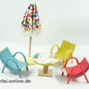 Wichtelmarke, Ullrich & Hoffmann Seiffen | Miniatur-Gartensitzgruppe mit Sonnenschirm | Garten & Terassenmöbel | Puppenstubenmöbel 60er -70er Jahre