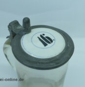 Antik Glaskrug mit Zinndeckel und Porzellaneinlage-Deckel mit der Zahl 16